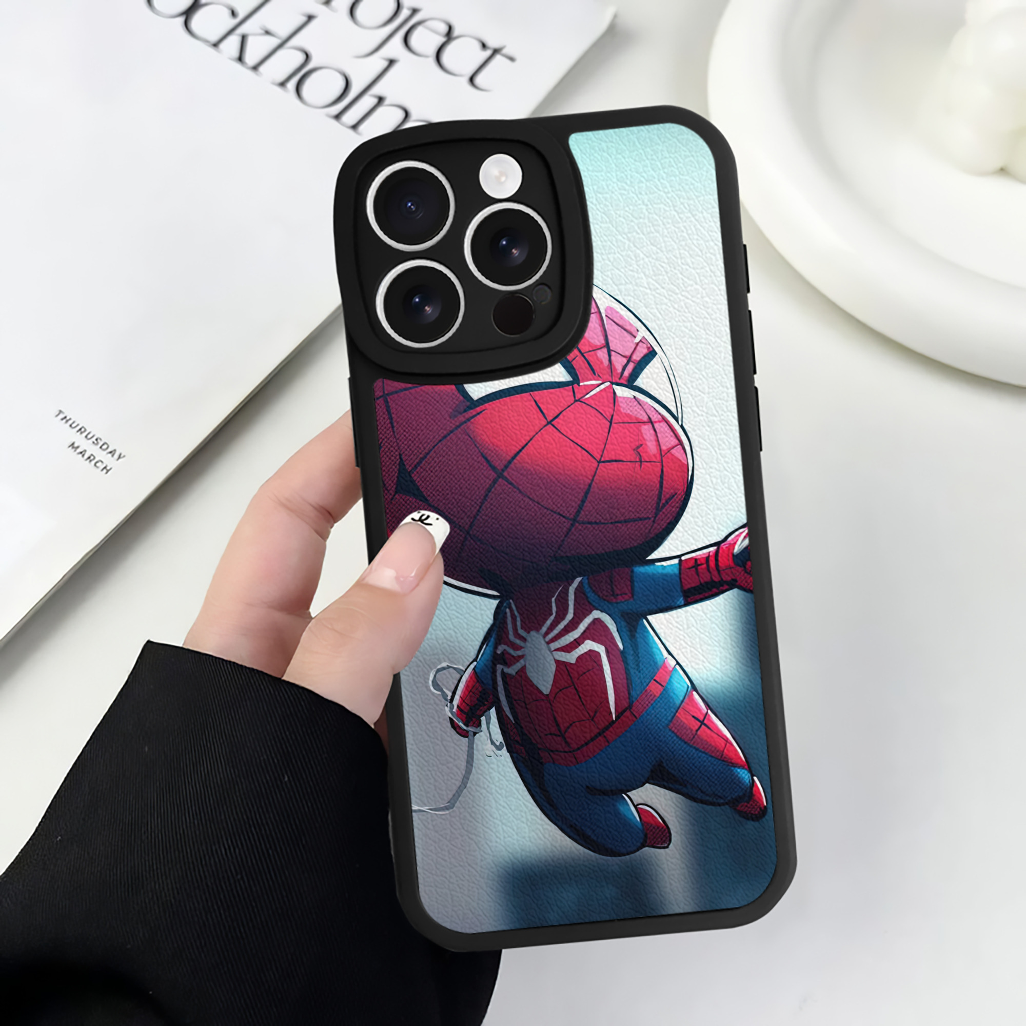 Spider Man スパイダーマン 【iPhone 16シリーズ対応】シリコンスマホケース（レザー調） 材質：シリコン